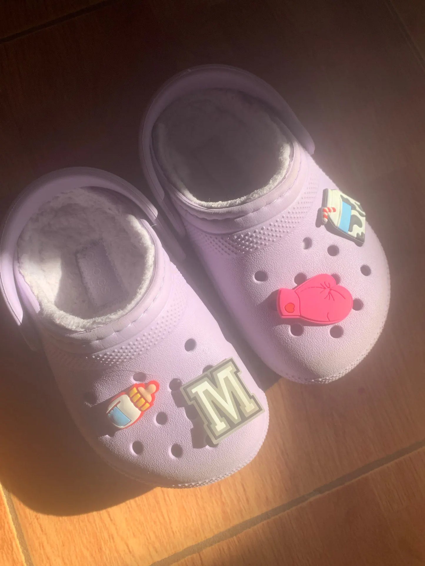 1 breloque pour chaussures en PVC pour filles et femmes, accessoires de maquillage, de rouge à lèvres, de couronne pour talons hauts, adaptés aux sabots, ornements de sandales de jardin