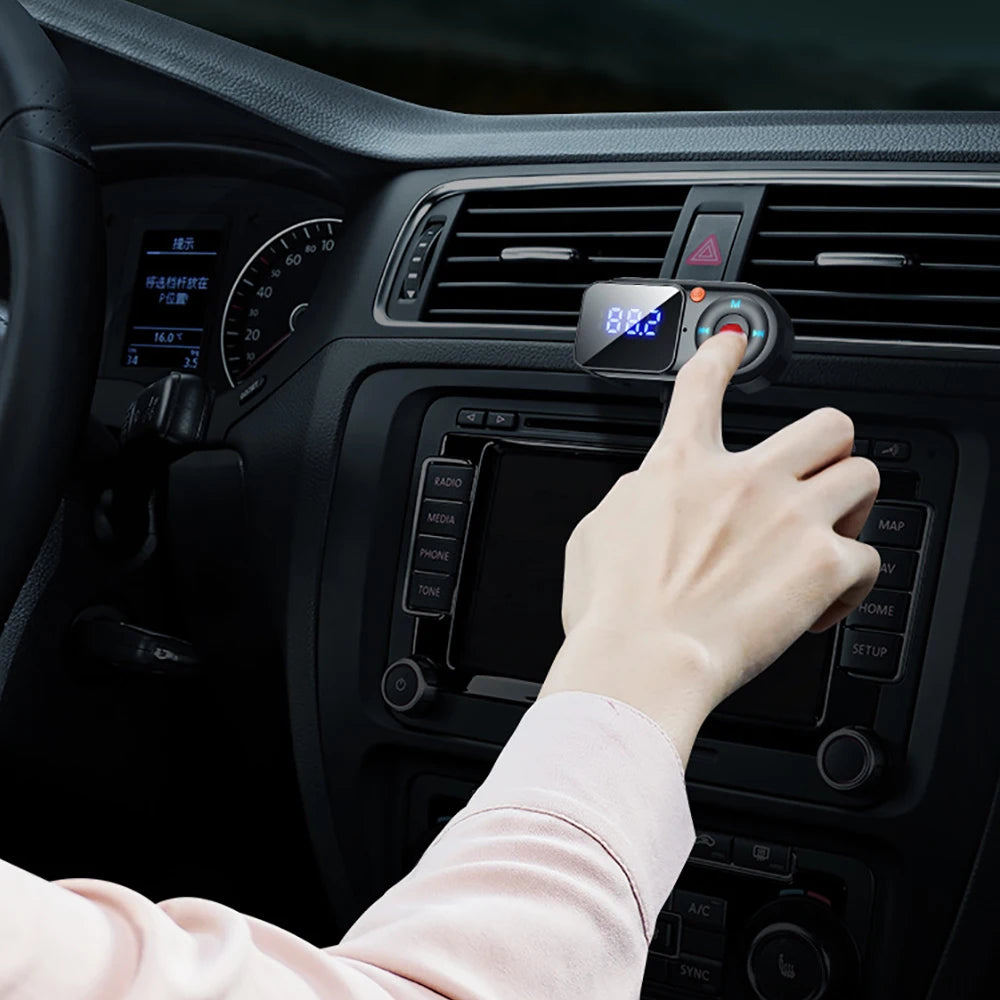 Transmisor FM inalámbrico Bluetooth 5.0 Reproductor de MP3 para coche Kit manos libres para coche LCD Audio auxiliar Carga USB PD18W Accesorios para coche Modulador FM