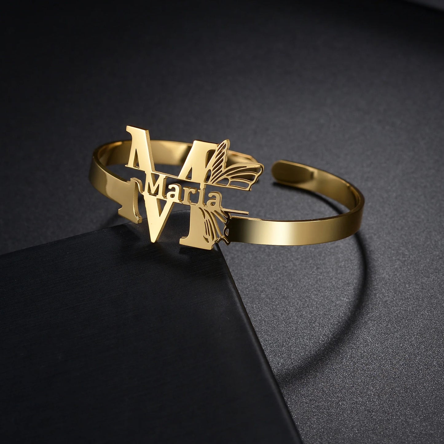 Akizoom Personalized Custom Name Bracelets Heart Crown Stainless Steel Wide Hand Cuff Bangles for Women Men Wedding Jewelry Gift