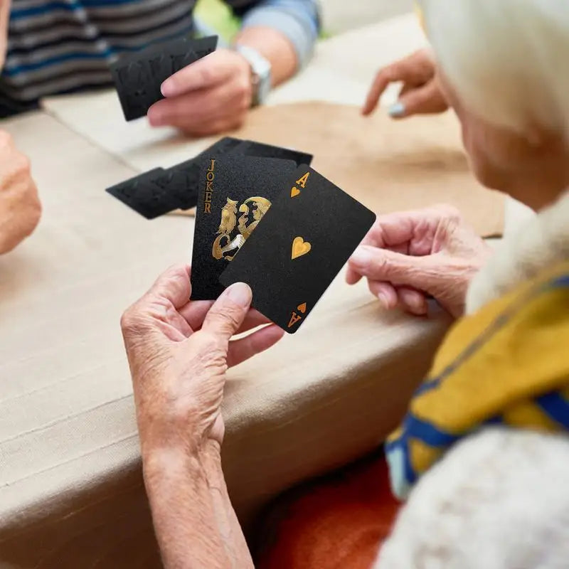 Juego de 54 cartas de póquer negras con diseño de rosas, color negro y dorado, juego de cartas impermeable para póquer