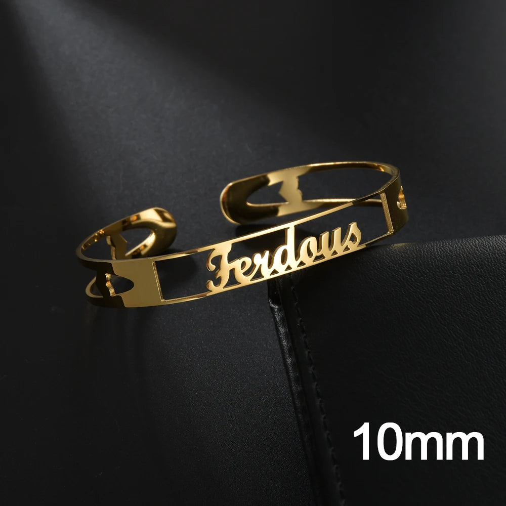 Akizoom Personalized Custom Name Bracelets Heart Crown Stainless Steel Wide Hand Cuff Bangles for Women Men Wedding Jewelry Gift