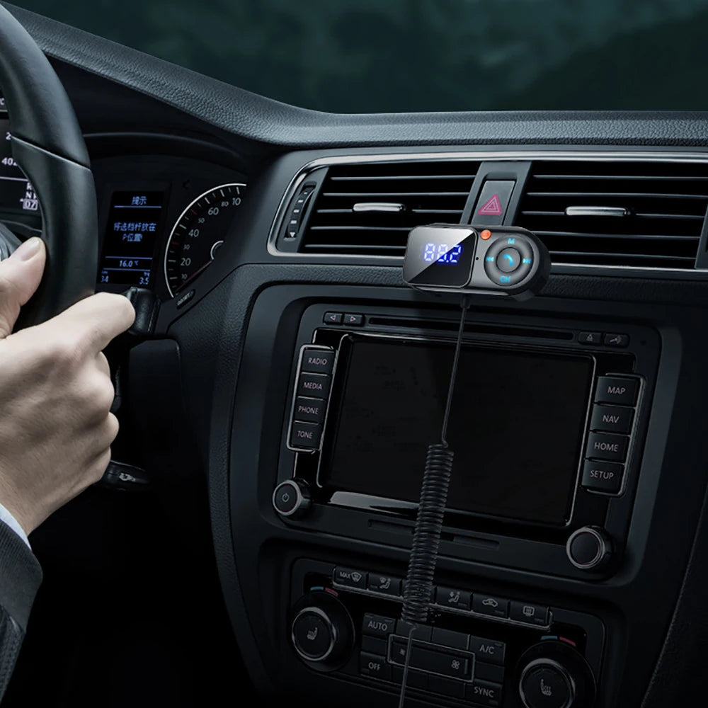 Transmisor FM inalámbrico Bluetooth 5.0 Reproductor de MP3 para coche Kit manos libres para coche LCD Audio auxiliar Carga USB PD18W Accesorios para coche Modulador FM