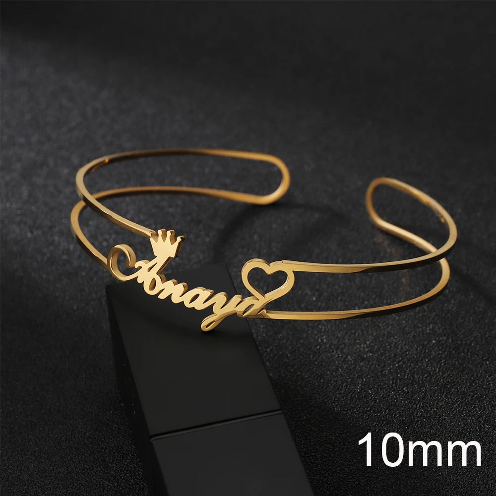 Akizoom Personalized Custom Name Bracelets Heart Crown Stainless Steel Wide Hand Cuff Bangles for Women Men Wedding Jewelry Gift