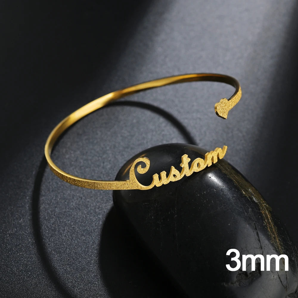 Akizoom Personalized Custom Name Bracelets Heart Crown Stainless Steel Wide Hand Cuff Bangles for Women Men Wedding Jewelry Gift