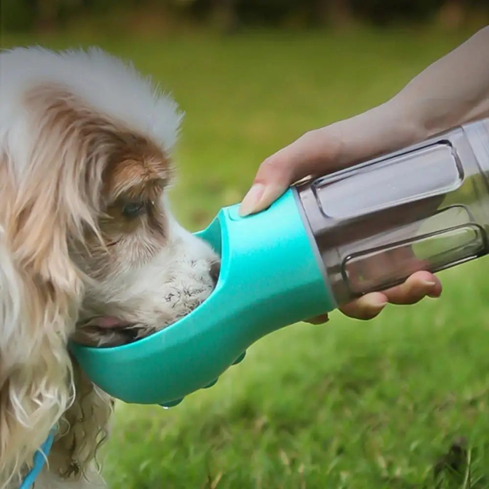 Botella de agua portátil multifunción para perros, comedero para mascotas, cuenco para beber de viaje, dispensador de excrementos, botella de agua para cachorros a prueba de fugas