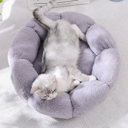 Cama de felpa para mascotas, cálida y relajante para el invierno, con forma de dona para gatos y perros, cojín antiansiedad para dormir profundamente, cama para gatos con forma de flor, nido grueso para acurrucarse