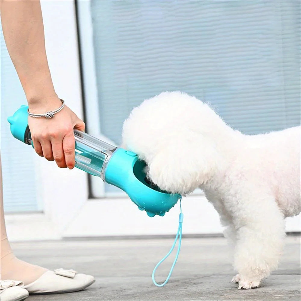 Botella de agua portátil multifunción para perros, comedero para mascotas, cuenco para beber de viaje, dispensador de excrementos, botella de agua para cachorros a prueba de fugas