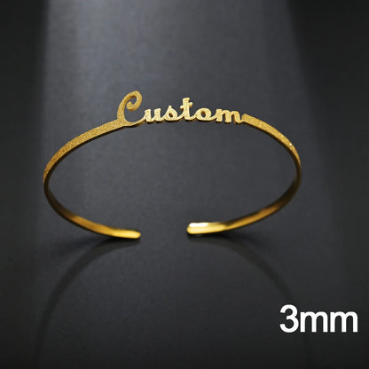 Akizoom Personalized Custom Name Bracelets Heart Crown Stainless Steel Wide Hand Cuff Bangles for Women Men Wedding Jewelry Gift