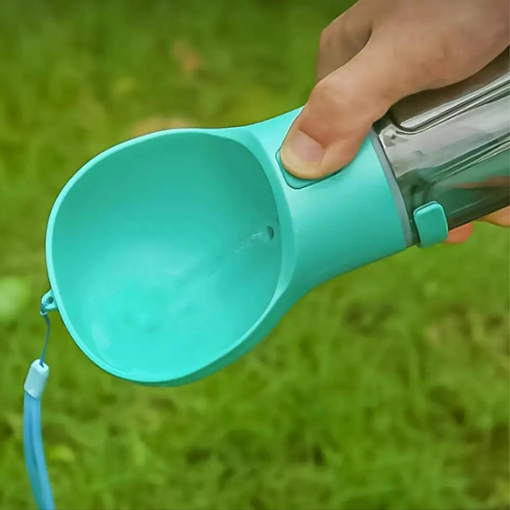 Botella de agua portátil multifunción para perros, comedero para mascotas, cuenco para beber de viaje, dispensador de excrementos, botella de agua para cachorros a prueba de fugas