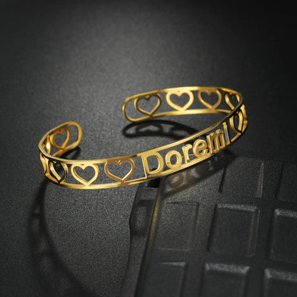 Akizoom Personalized Custom Name Bracelets Heart Crown Stainless Steel Wide Hand Cuff Bangles for Women Men Wedding Jewelry Gift