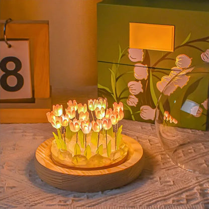 Lámpara de noche con tulipán artificial YOMDID, hecha a mano, lámpara de noche LED para dormitorio, decoración, regalos de cumpleaños y Navidad