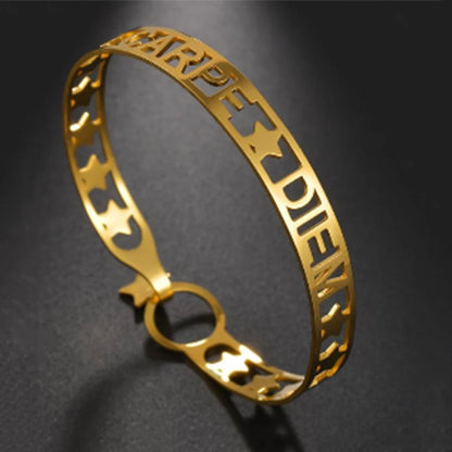 Akizoom Personalized Custom Name Bracelets Heart Crown Stainless Steel Wide Hand Cuff Bangles for Women Men Wedding Jewelry Gift