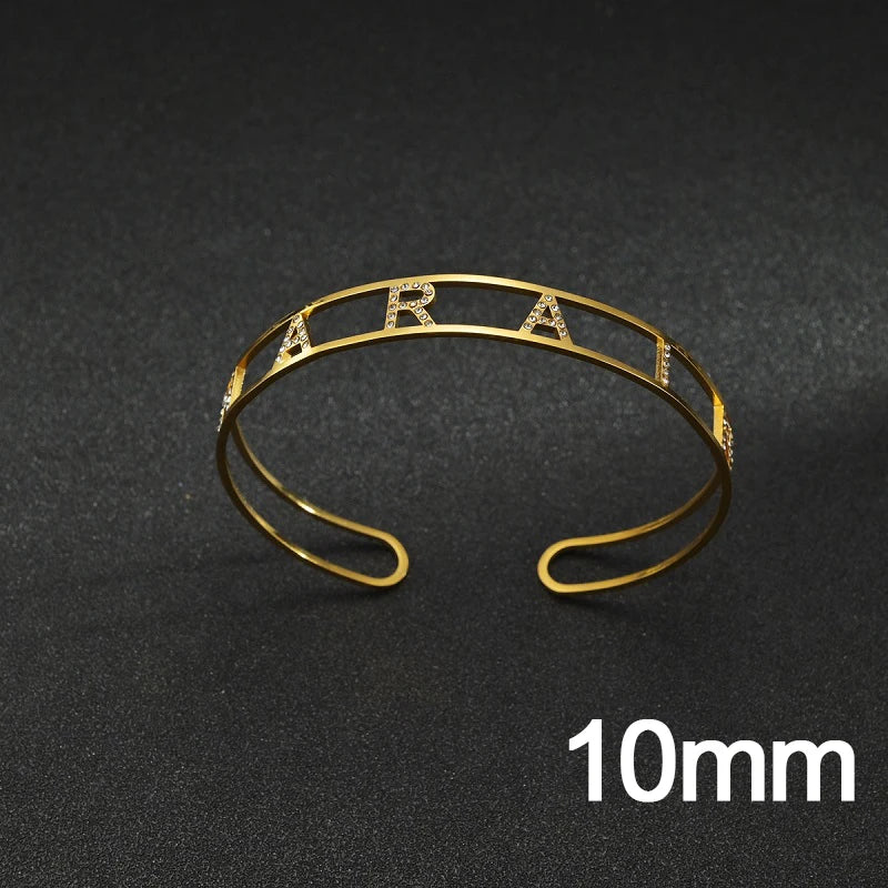 Akizoom Personalized Custom Name Bracelets Heart Crown Stainless Steel Wide Hand Cuff Bangles for Women Men Wedding Jewelry Gift