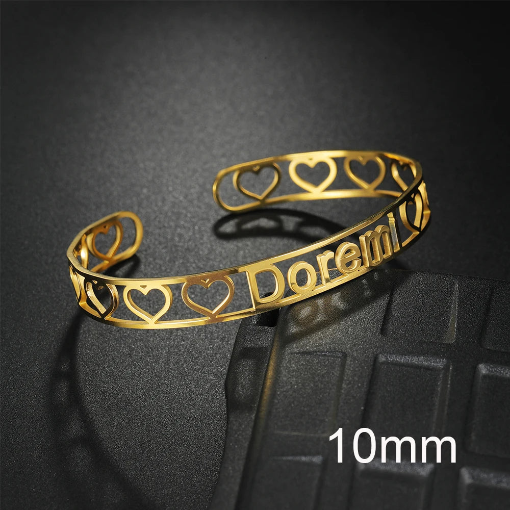 Akizoom Personalized Custom Name Bracelets Heart Crown Stainless Steel Wide Hand Cuff Bangles for Women Men Wedding Jewelry Gift